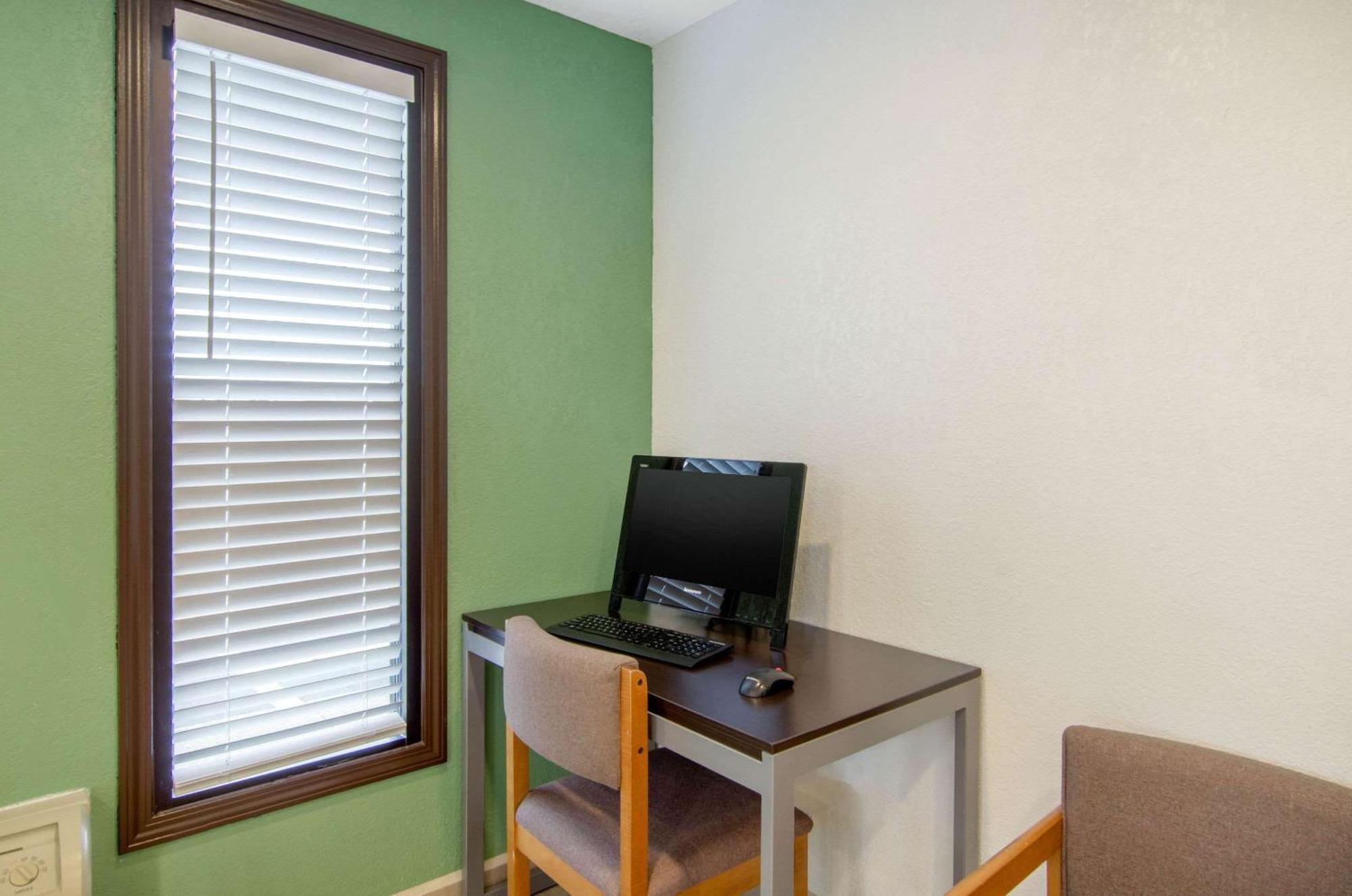 Quality Inn Russell Extérieur photo