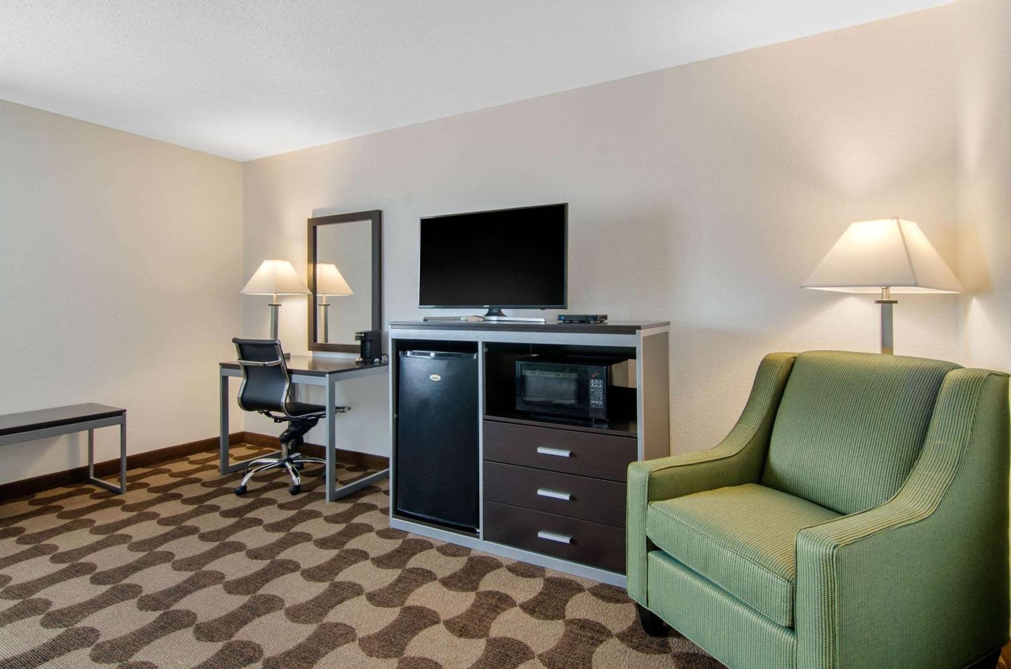 Quality Inn Russell Extérieur photo